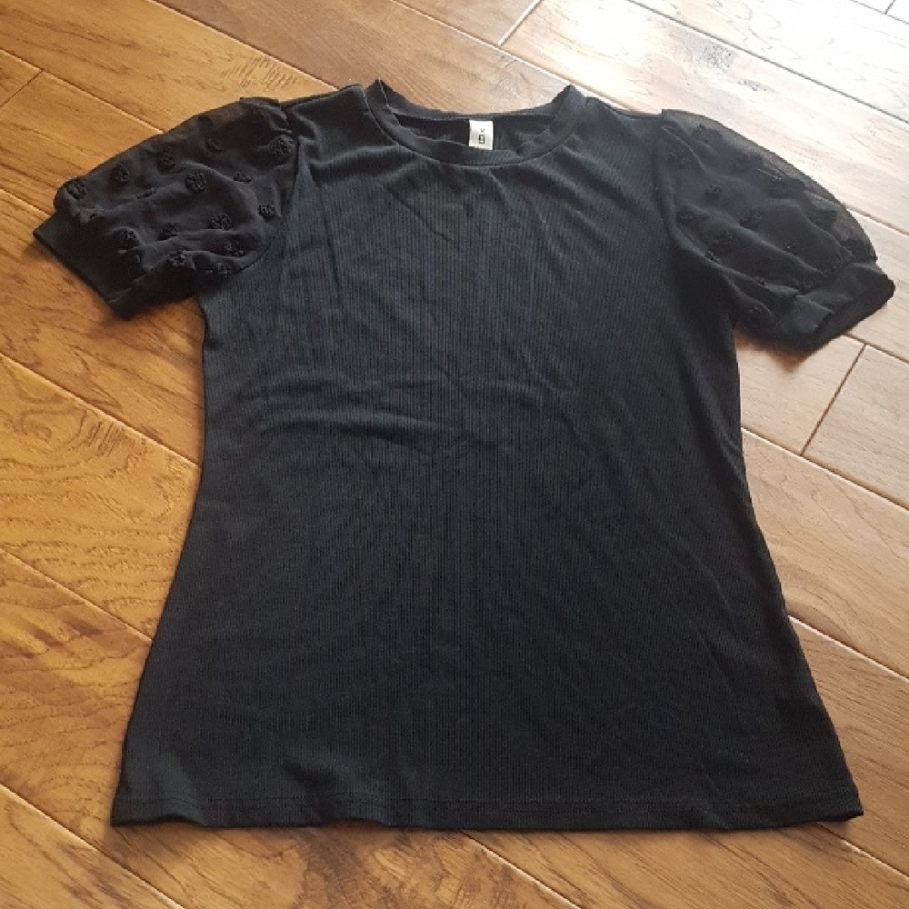 B Black Ribbed Sheer Short Sleeve Dressy Work Wear Top Size M